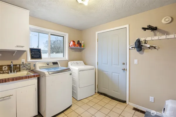 $394,900 | 915 East Elsinore Street, Othello, WA 99344