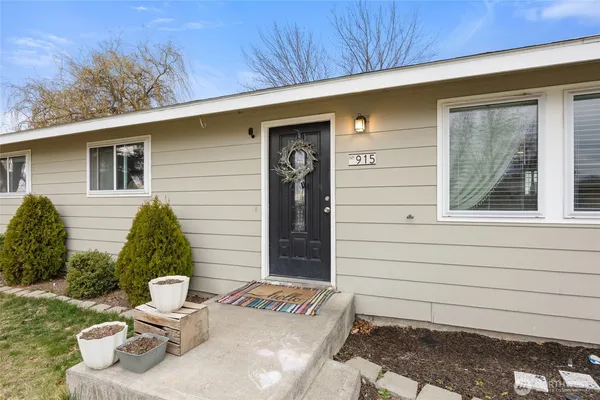 $394,900 | 915 East Elsinore Street, Othello, WA 99344