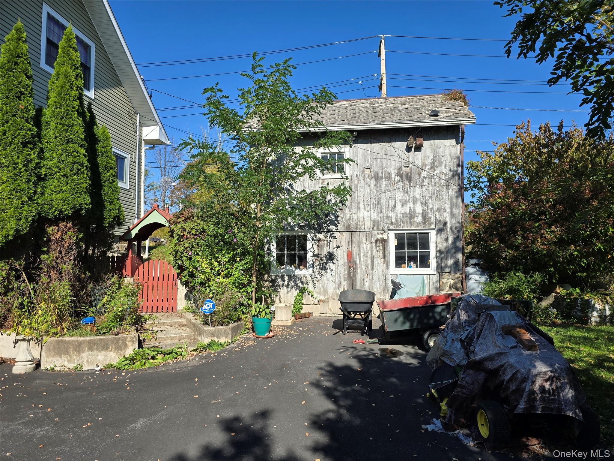 171 Winterton Road Bloomingburg, NY 12721 - Photo 5 of 13 Barn next to house