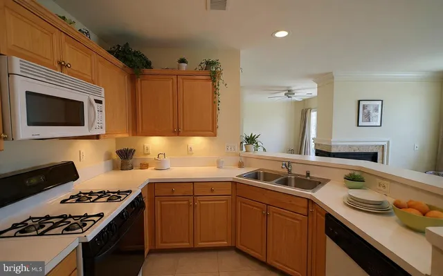 $2,500 | 45460 Conductor Terrace, Unit 300, Sterling, VA 20166