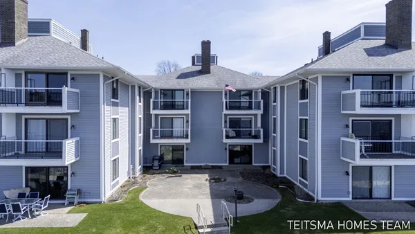 $549,900 | 400 Lakeview Court, Unit 25D, Spring Lake, MI 49456