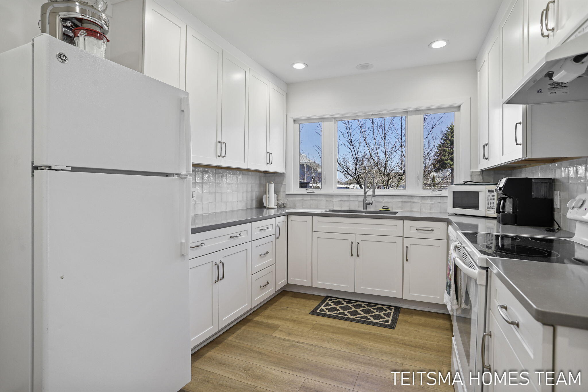 400 Lakeview Court, Unit 25D Spring Lake, MI 49456 - Photo 63 of 74 400 Lakeview Court CLUBHOUSE