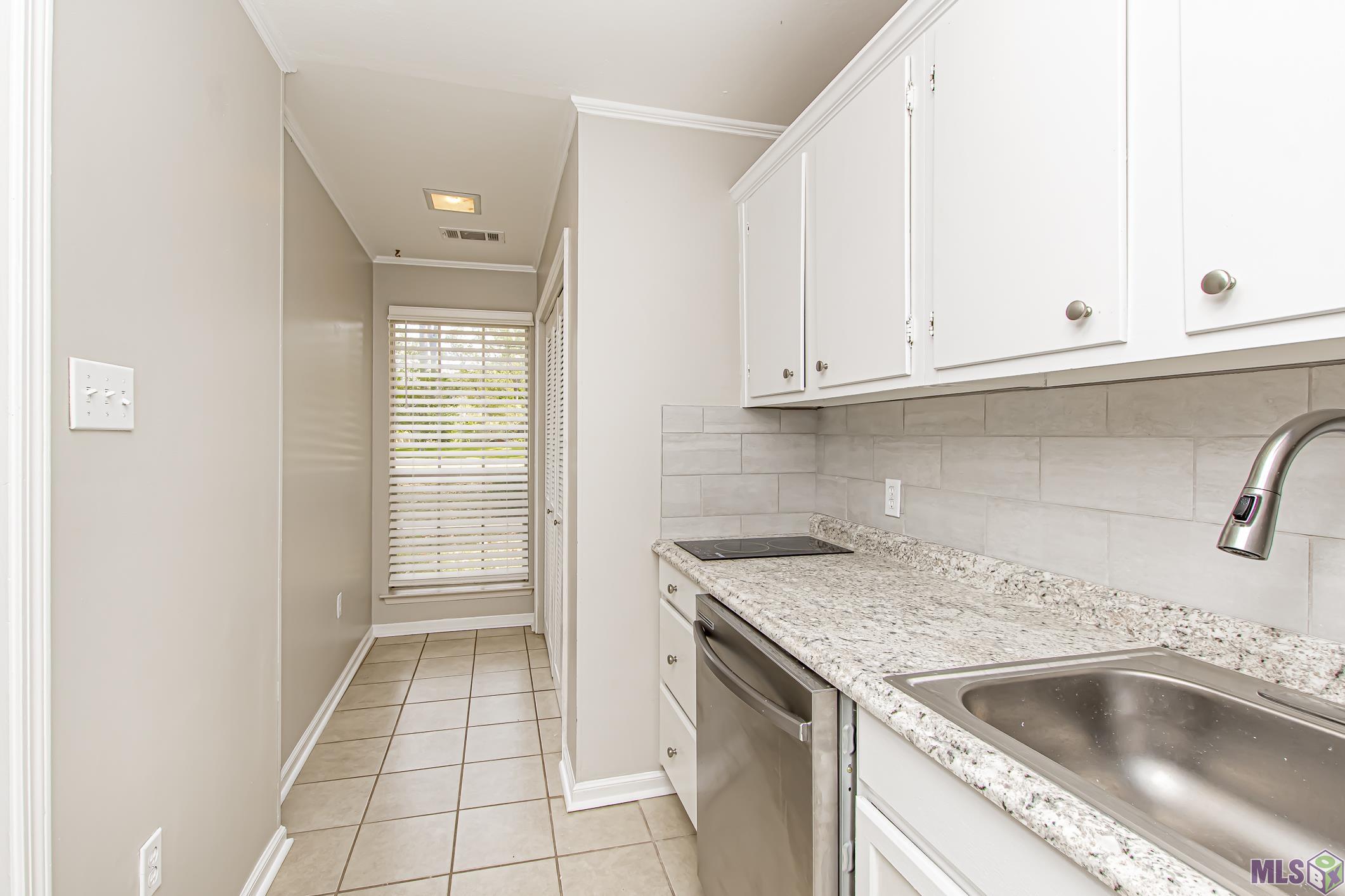 633 Rodney Drive Baton Rouge, LA 70808 - Photo 11 of 31 Apt Kitchen