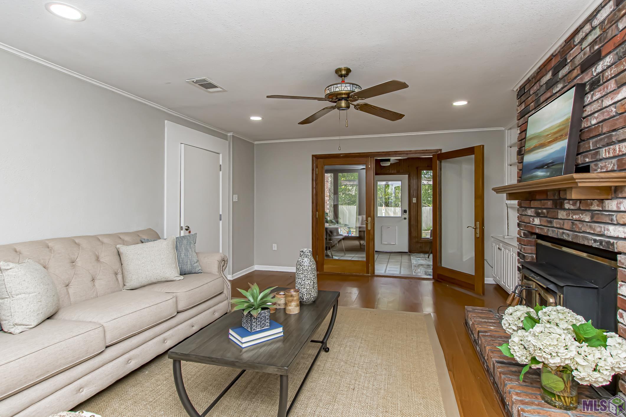 633 Rodney Drive Baton Rouge, LA 70808 - Photo 17 of 31 Apt Living Room 2
