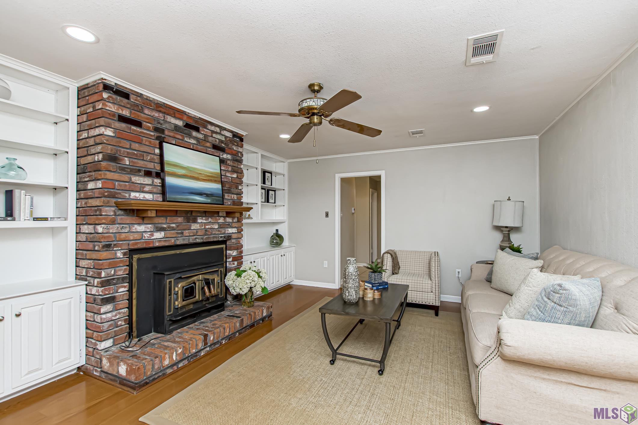 633 Rodney Drive Baton Rouge, LA 70808 - Photo 9 of 31 Apt Living Room