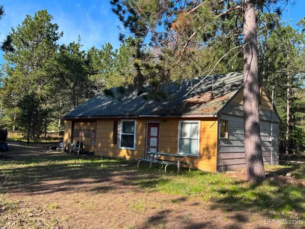 $49,900 | 2146 Highway 28, Marquette, MI 49855