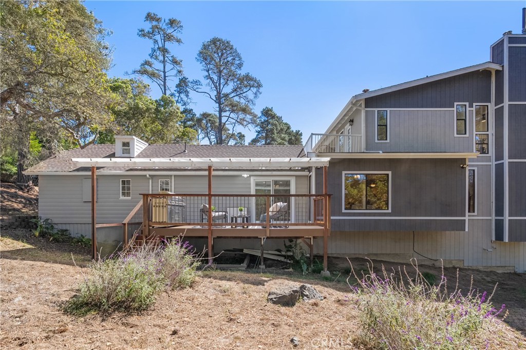 2146 Cowper Street Cambria, CA 93428 - Photo 32 of 46 Large off-dining and kitchen covered patio
