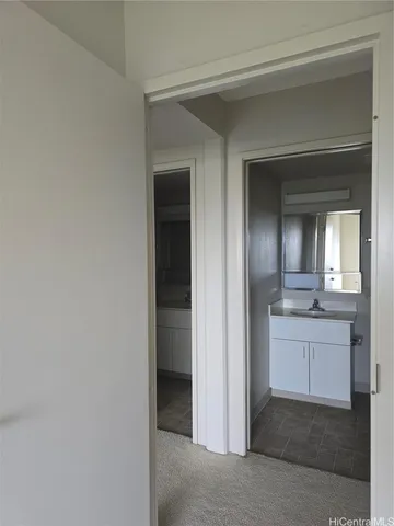 $2,500 | 3009 Ala Makahala Place, Unit 911, Honolulu, HI 96818
