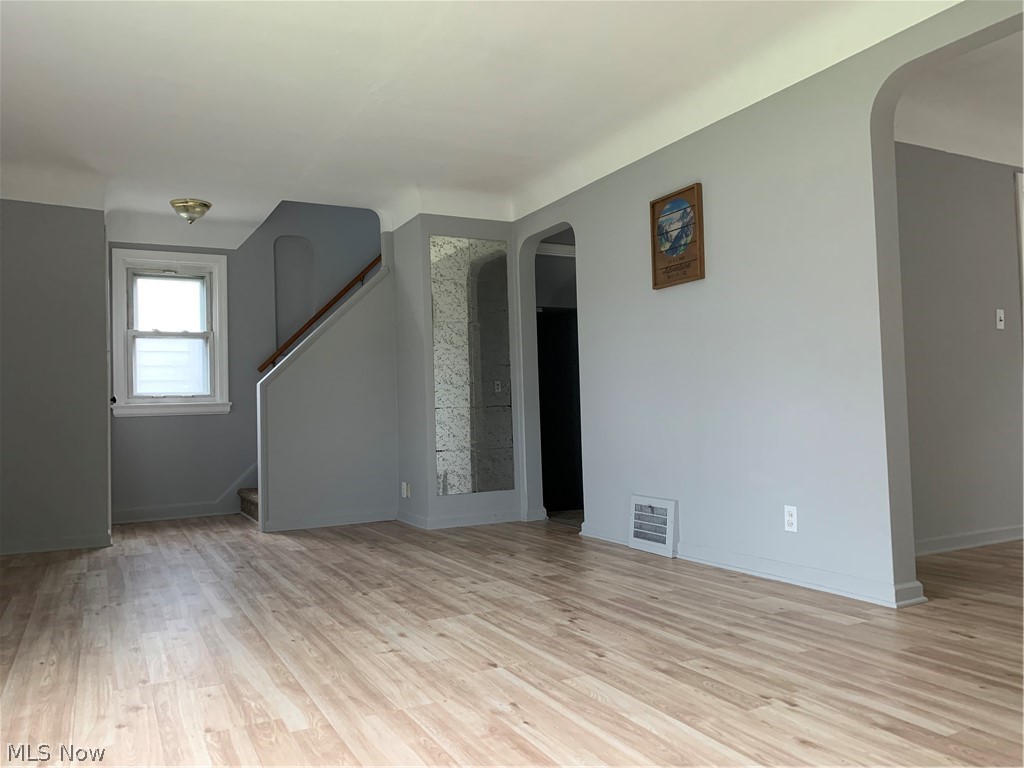 21105 Hansen Road Maple Heights, OH 44137 - Photo 5 of 24 Gallery Image 5