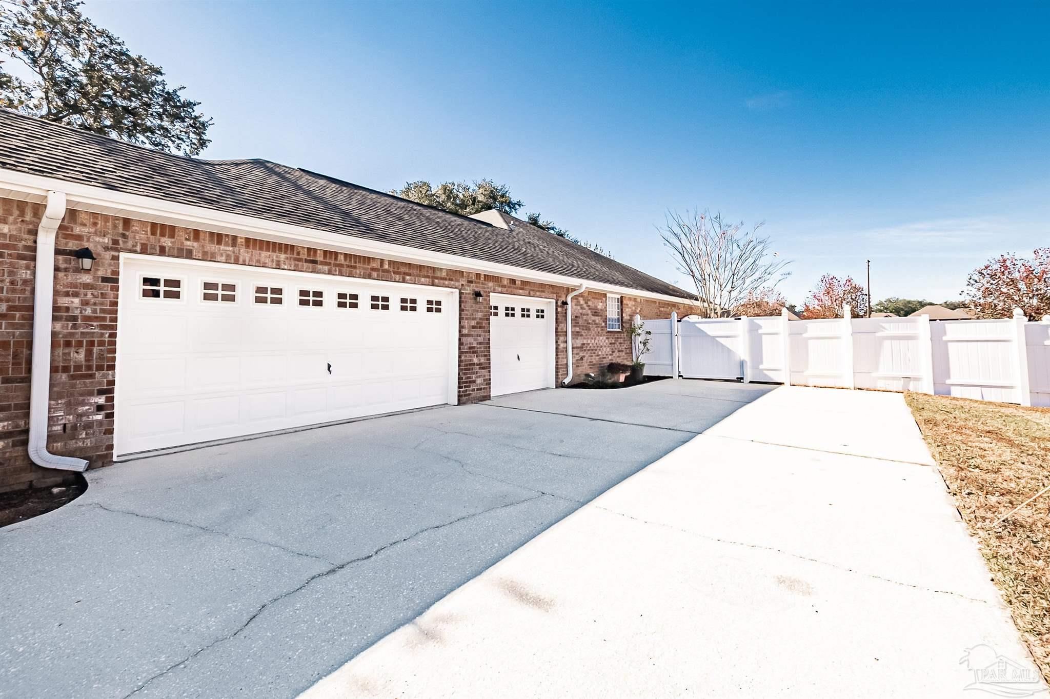 5895 Cromwell Drive Milton, FL 32571 - Photo 2 of 39