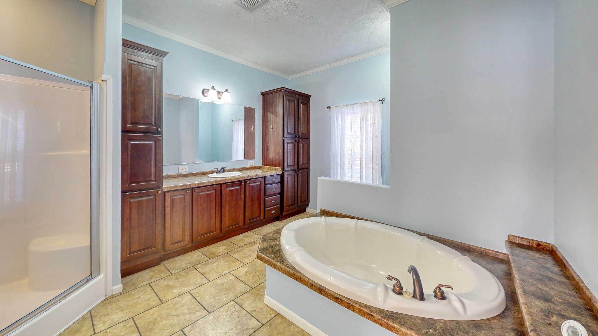 555 Brandon Road Huntingdon, TN 38344 - Photo 30 of 42 a bathroom with a tub a sink and a mirror
