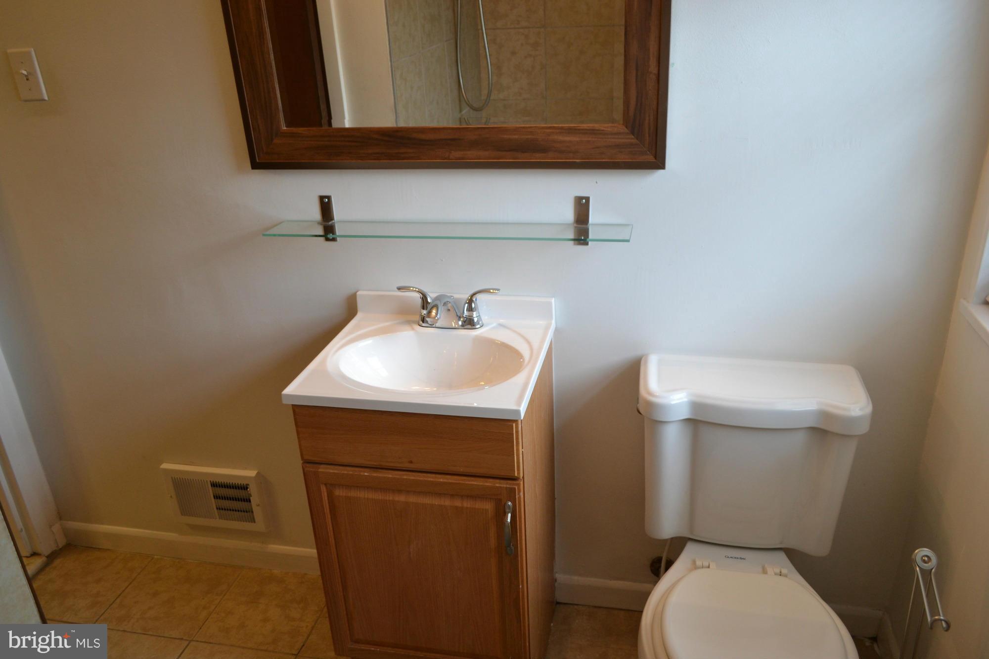640 Brisbane Road Baltimore, MD 21229 - Photo 22 of 28 a bathroom with a toilet sink and mirror