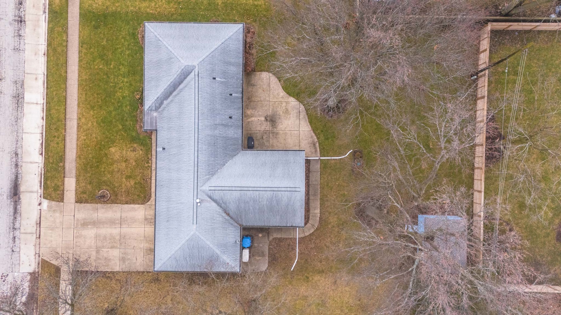 305 Granada Road Bloomington, IL 61701 - Photo 4 of 36 a view of entryway