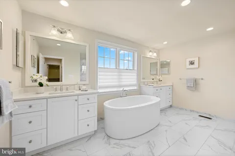 $1,350,000 | 3860 Meadow View Farm Road, Newtown Square, PA 19073