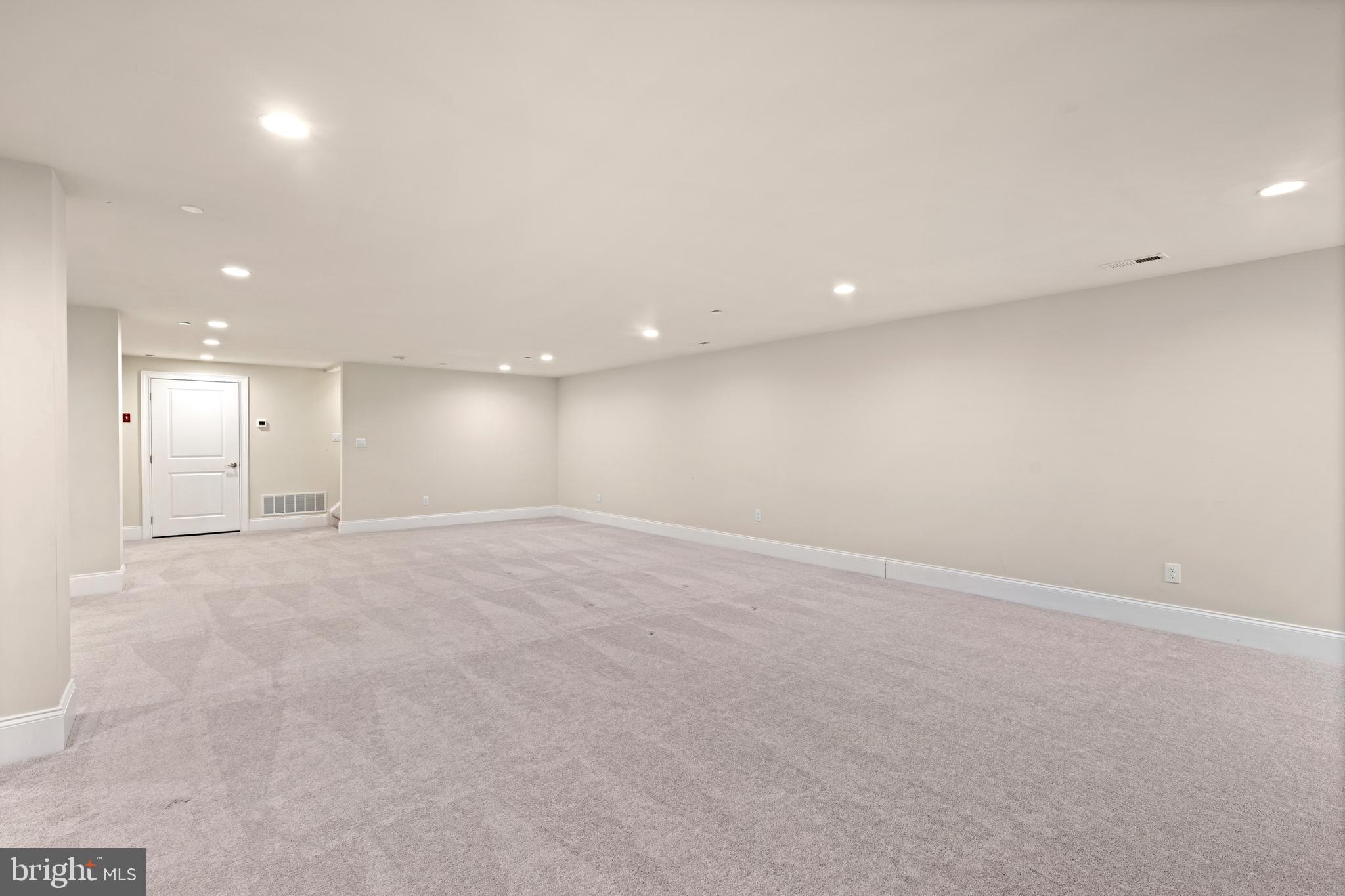 3860 Meadow View Farm Road Newtown Square, PA 19073 - Photo 36 of 40 an empty room with an empty space & window