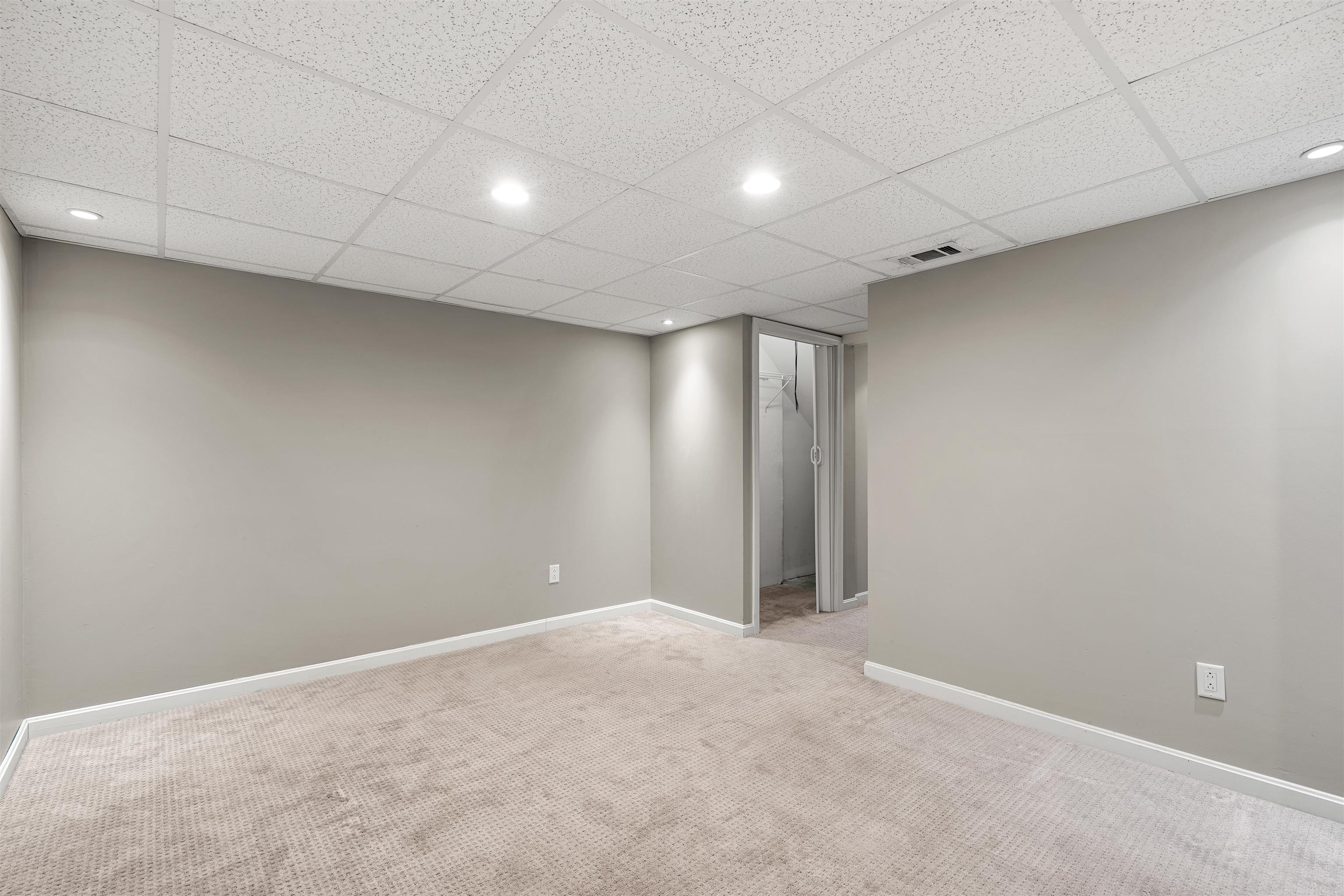 53 Wellington Hill Road Manchester, NH 03104 - Photo 28 of 35 Gallery Image 28
