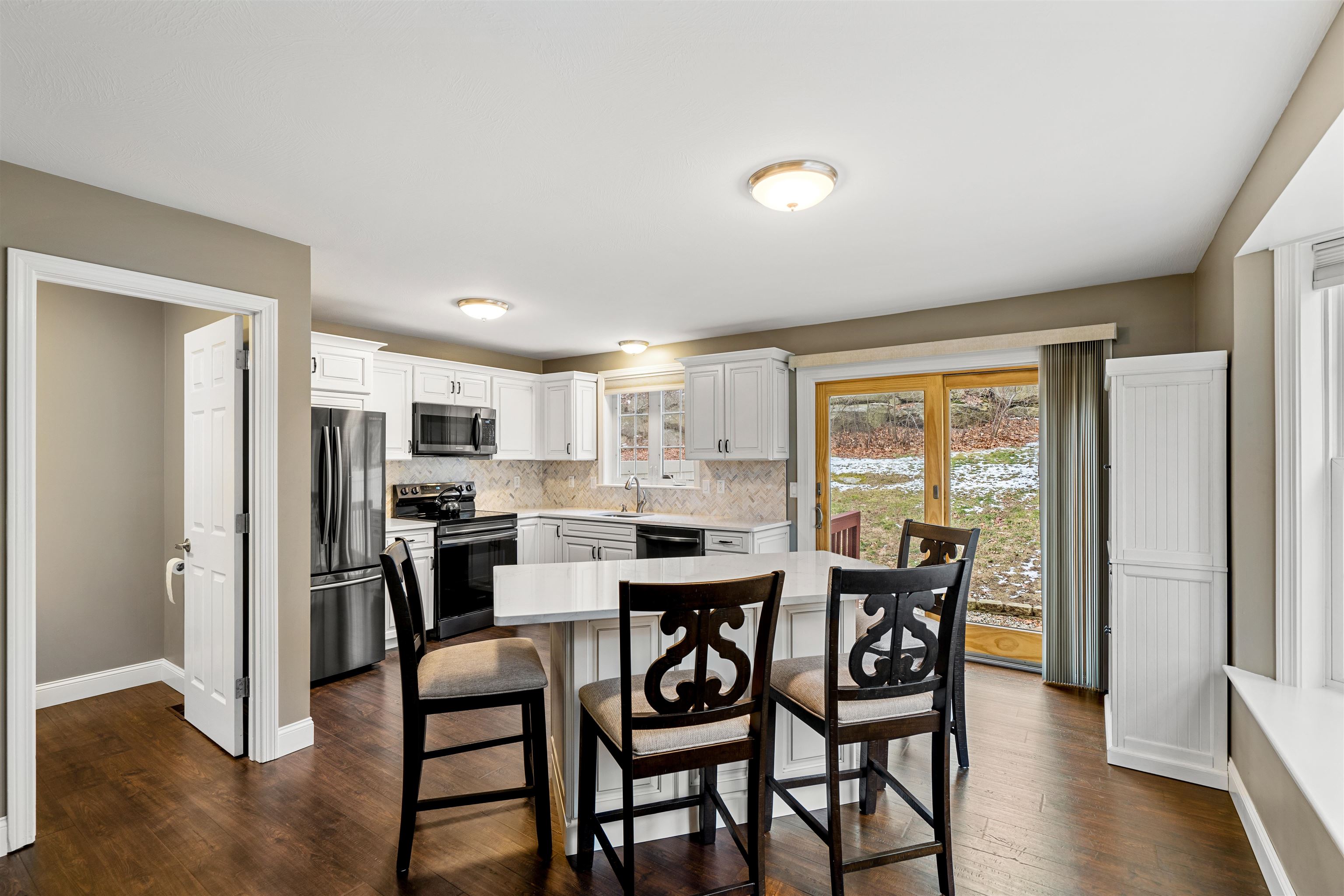 53 Wellington Hill Road Manchester, NH 03104 - Photo 3 of 35 Gallery Image 3