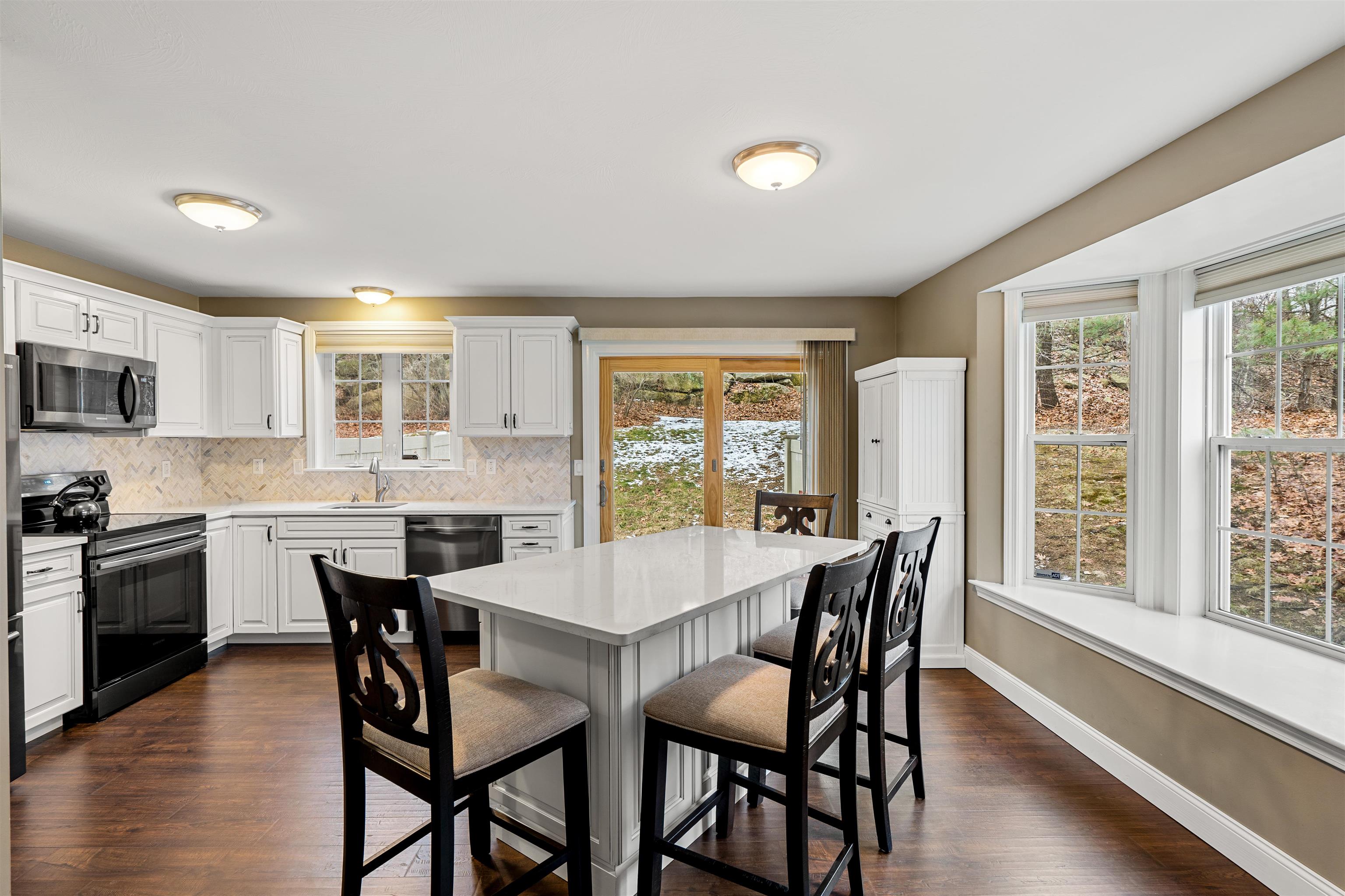 53 Wellington Hill Road Manchester, NH 03104 - Photo 4 of 35 Gallery Image 4