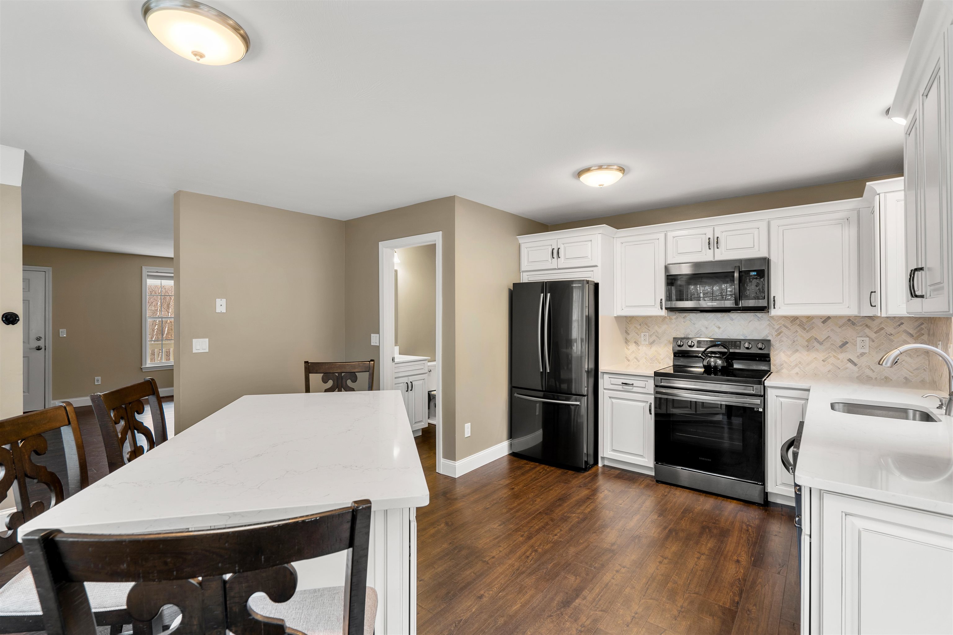 53 Wellington Hill Road Manchester, NH 03104 - Photo 5 of 35 Gallery Image 5