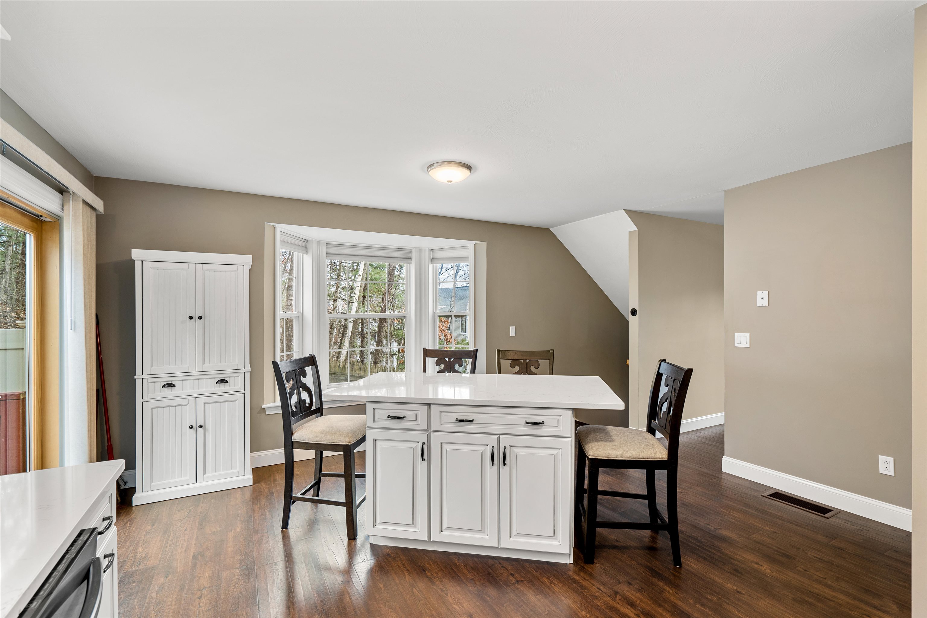 53 Wellington Hill Road Manchester, NH 03104 - Photo 6 of 35 Gallery Image 6