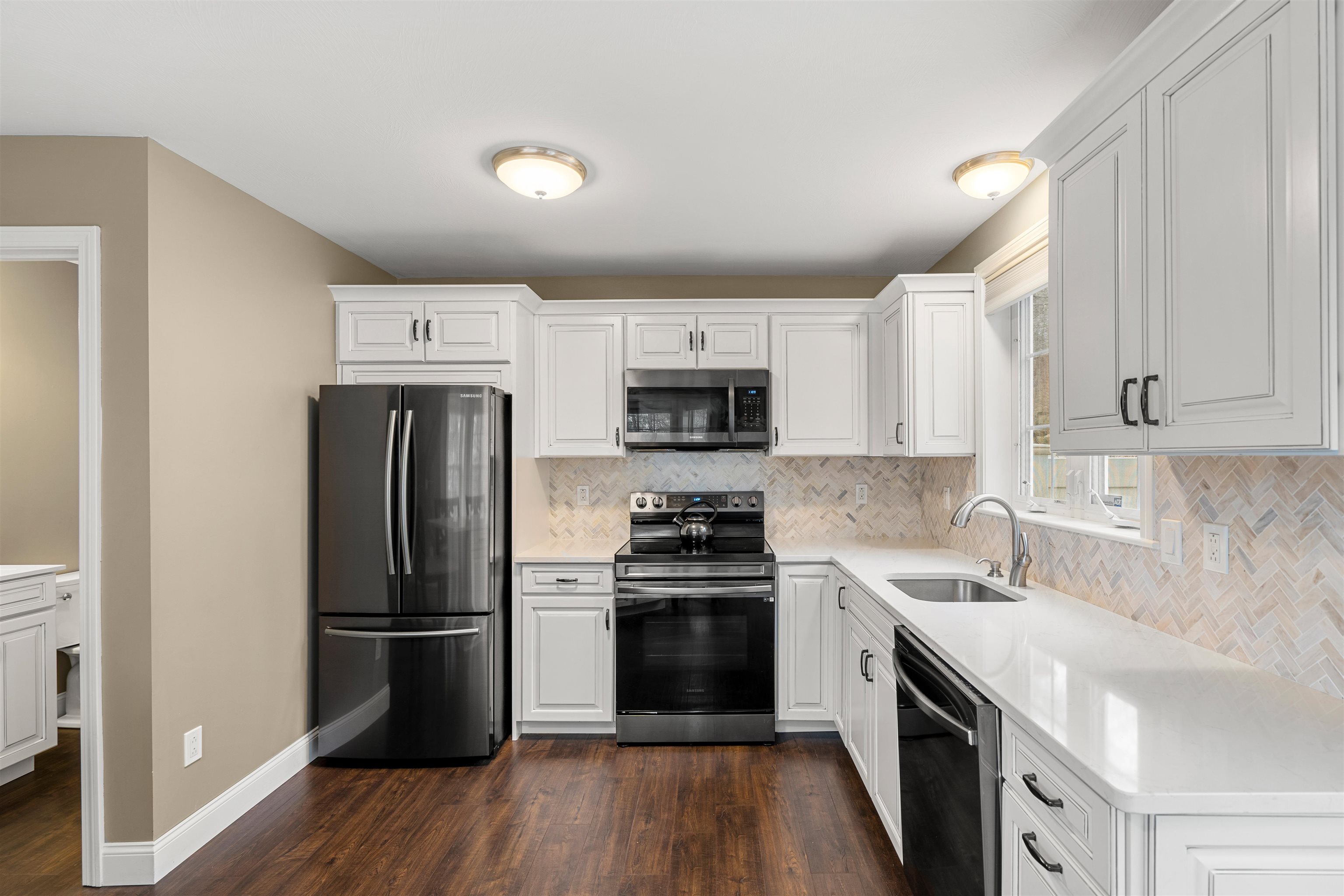 53 Wellington Hill Road Manchester, NH 03104 - Photo 7 of 35 Gallery Image 7