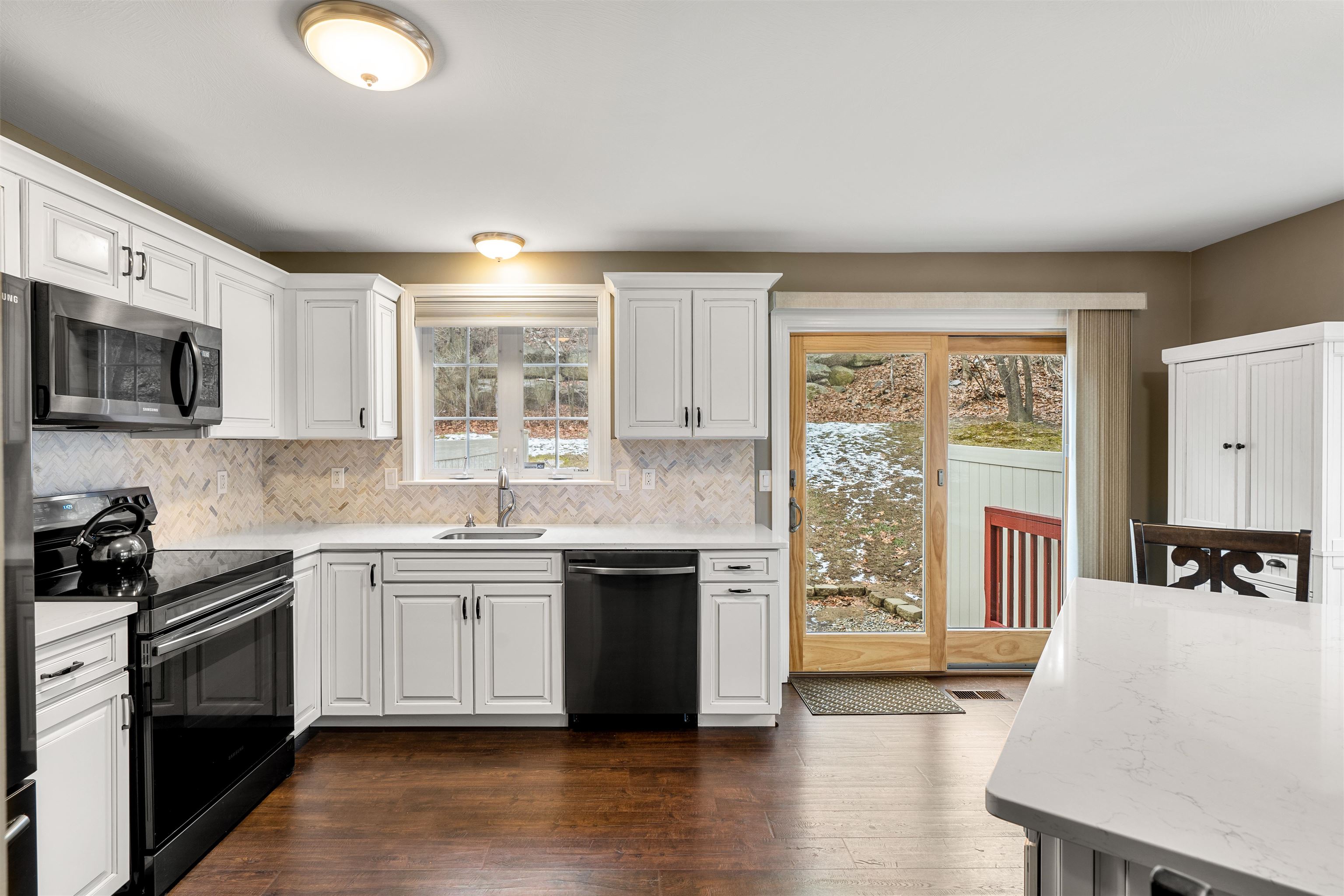 53 Wellington Hill Road Manchester, NH 03104 - Photo 8 of 35 Gallery Image 8