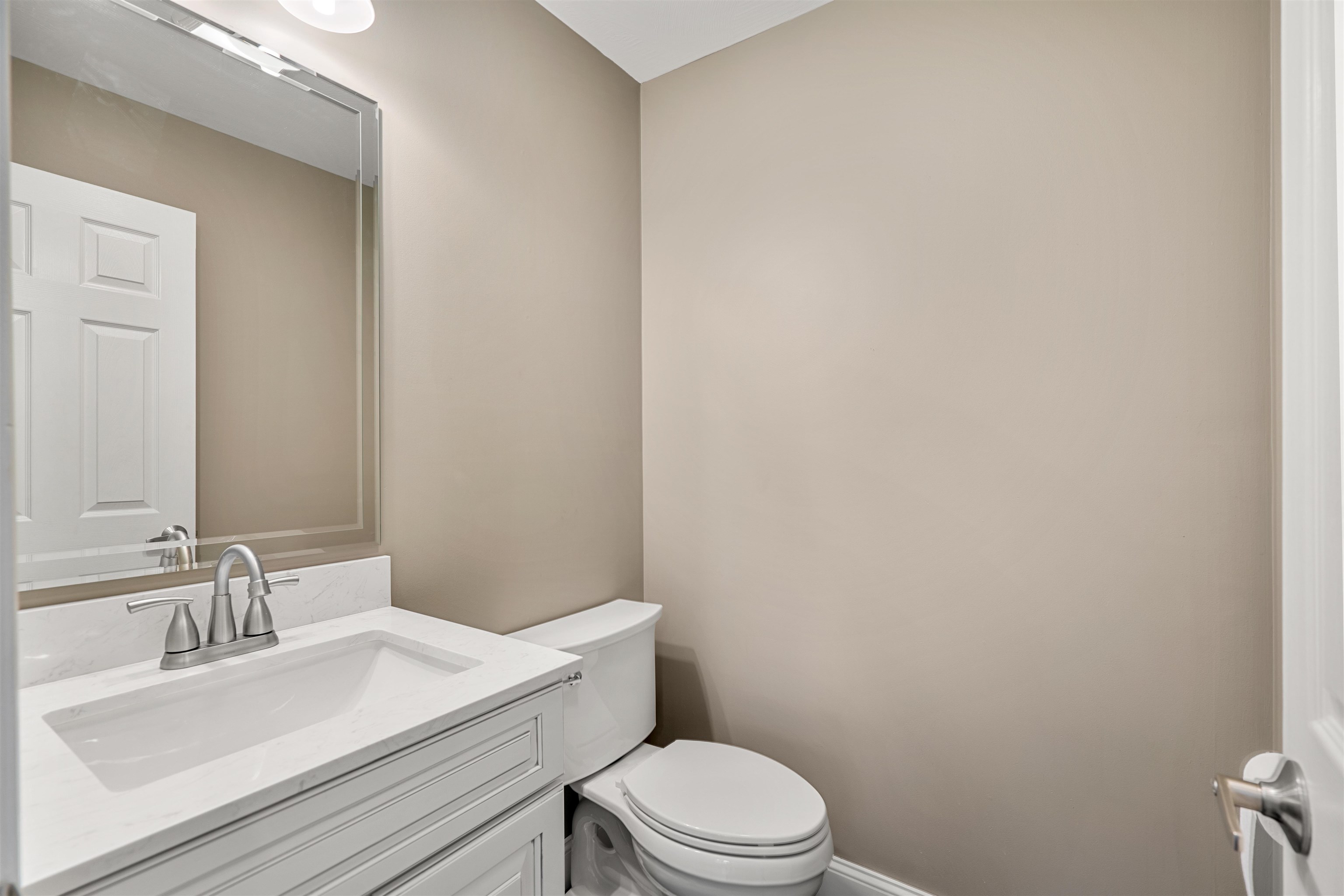 53 Wellington Hill Road Manchester, NH 03104 - Photo 10 of 35 Gallery Image 10