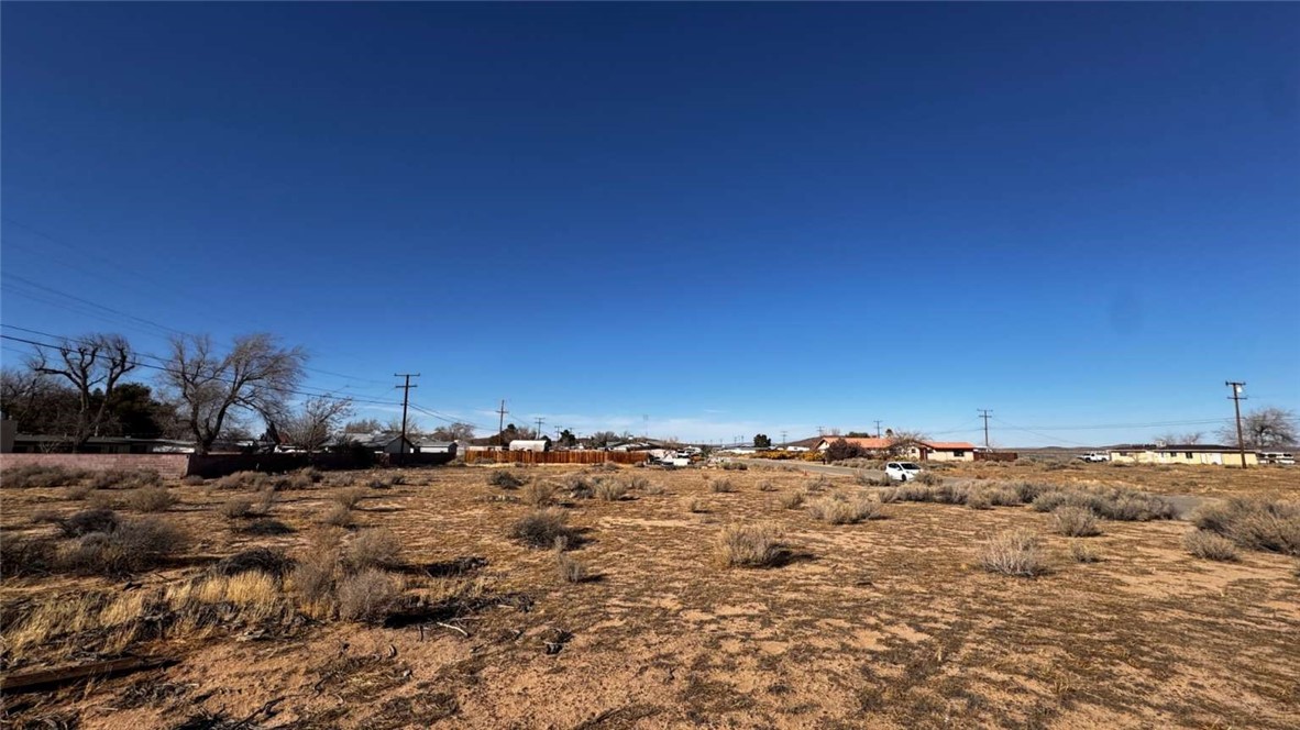 13103 Margo North Edwards, CA 93523 - Photo 2 of 8