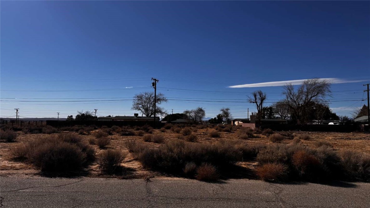 13103 Margo North Edwards, CA 93523 - Photo 3 of 8