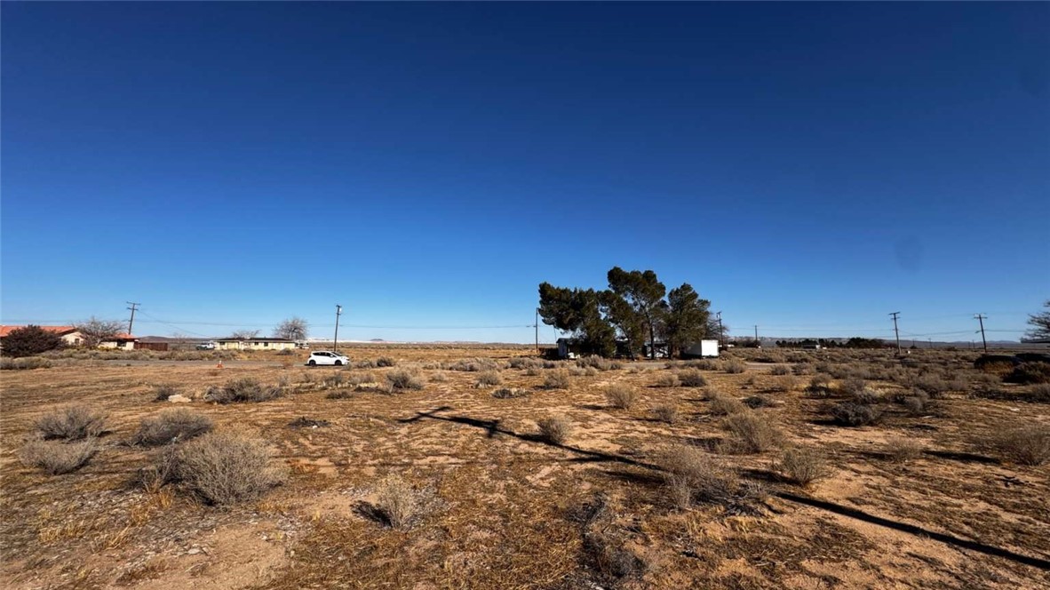 13103 Margo North Edwards, CA 93523 - Photo 4 of 8