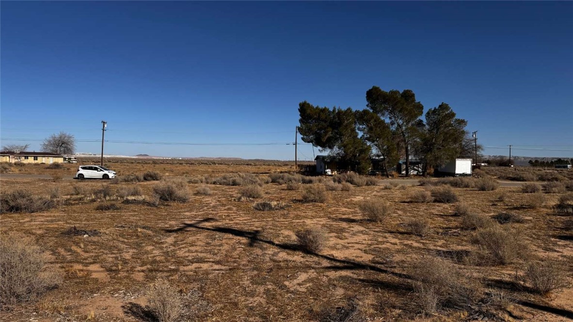 13103 Margo North Edwards, CA 93523 - Photo 7 of 8