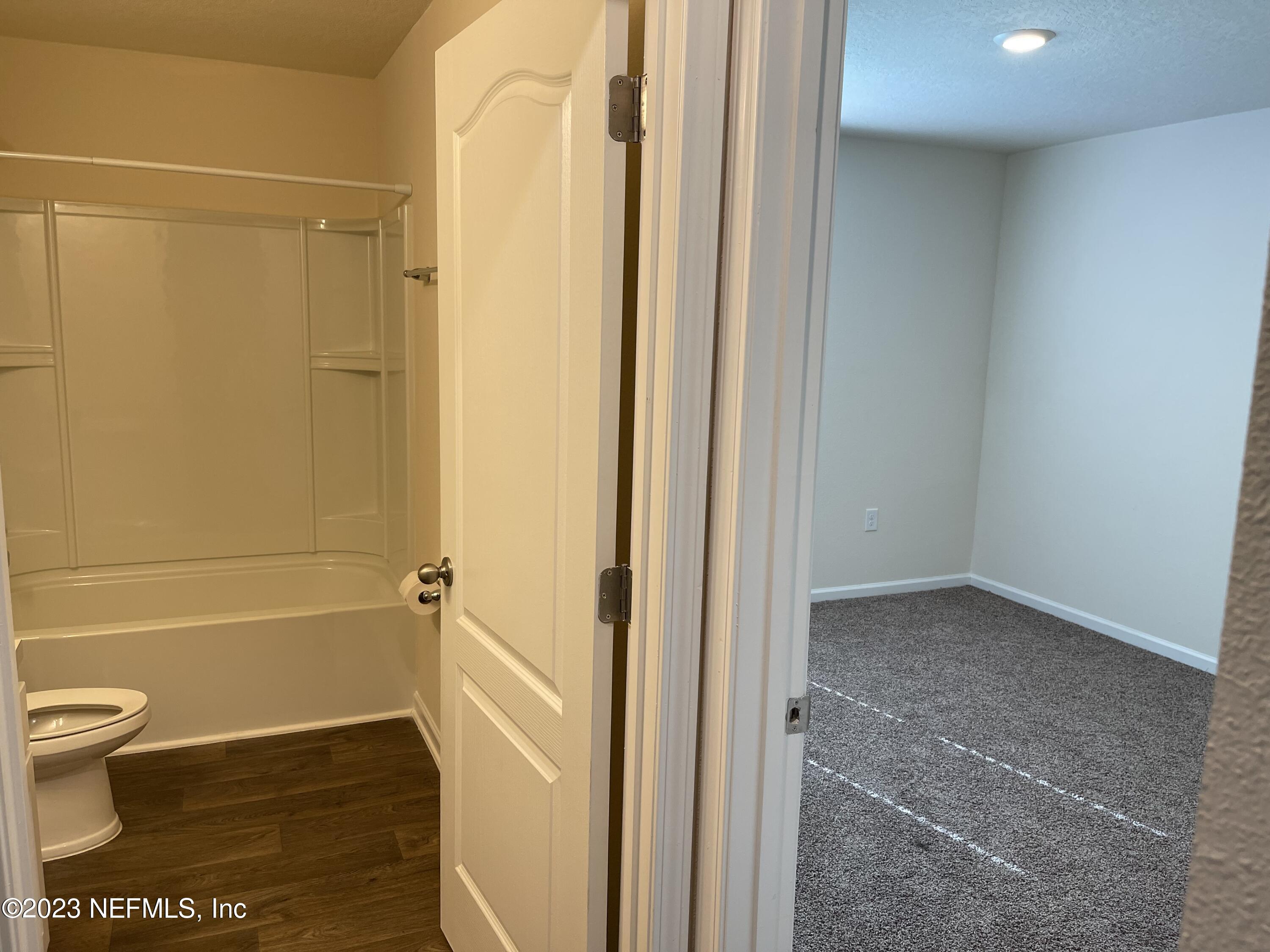 581 Morgans Treasure Road St. Augustine, FL 32084 - Photo 17 of 20 a bathroom with a shower