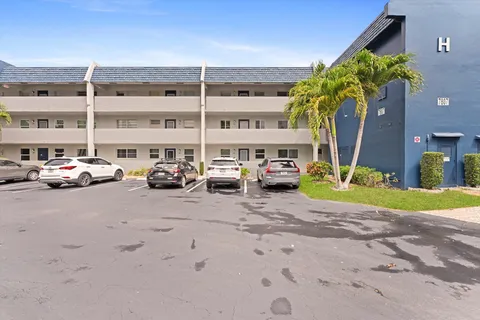 $135,000 | 7807 Golf Cir Drive, Unit 109, Margate, FL 33063