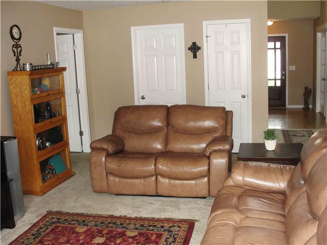 1025 Fulman Road Hendersonville, TN 37075 - Photo 4 of 11 a living room with furniture and a window