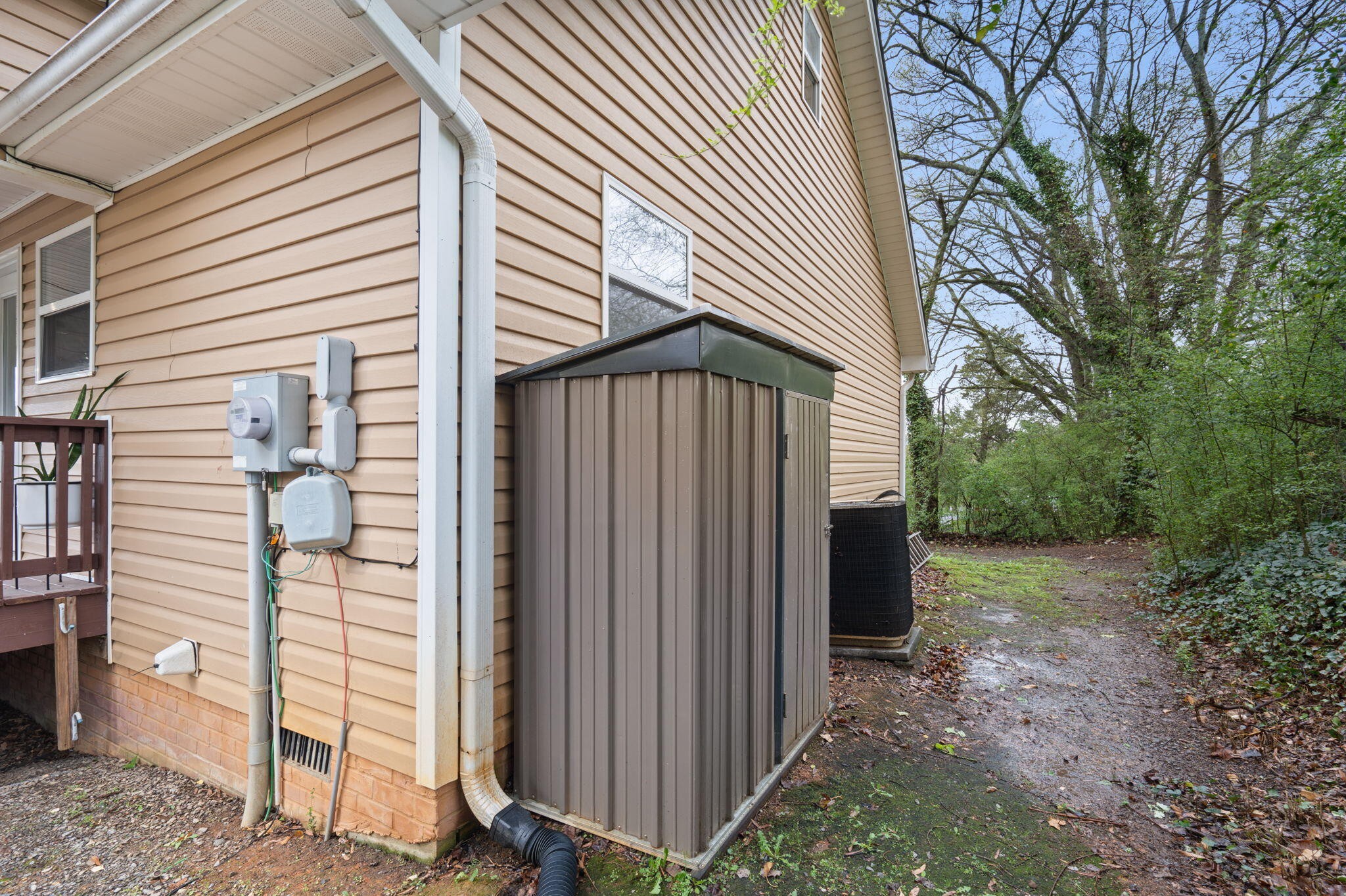 439 Town Creek Road Benton, TN 37307 - Photo 30 of 30 a view of a backyard with a small cabin