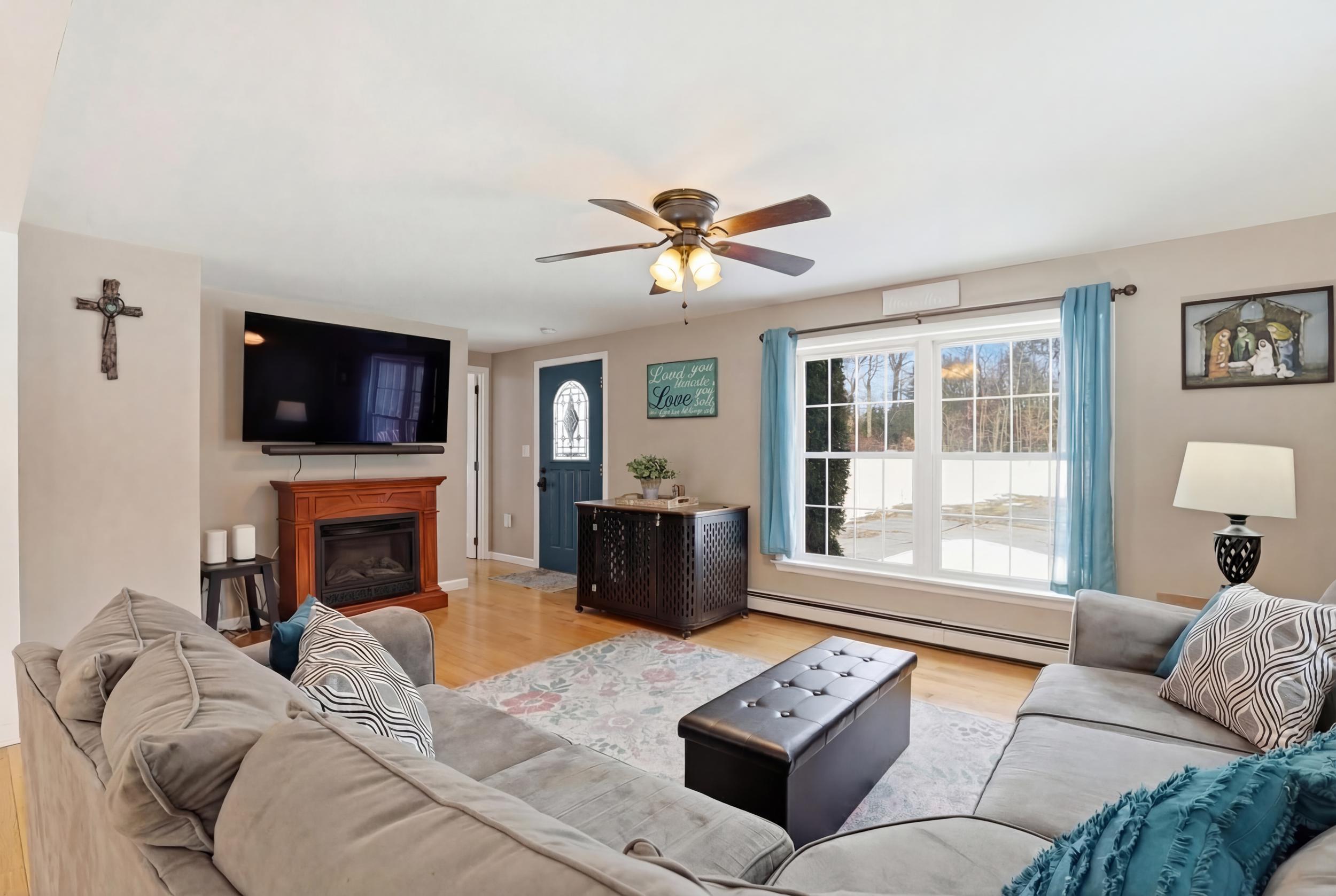 378 School Street Berwick, ME 03901 - Photo 5 of 58 Sunny and Spacious