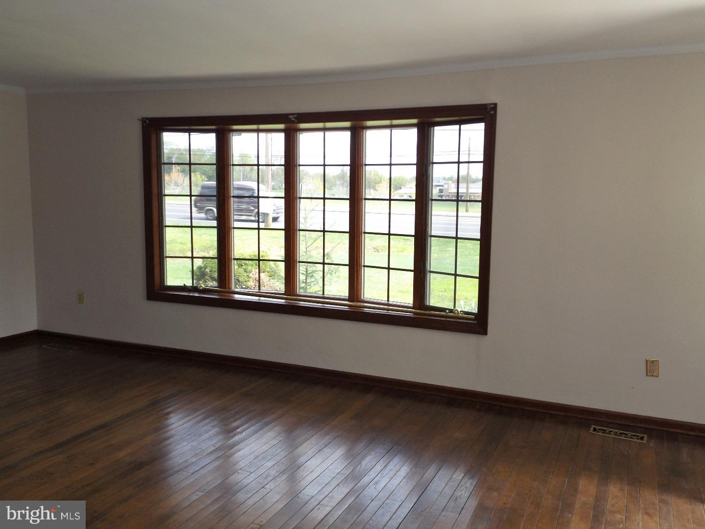 530 East Street Road Warminster, PA 18974 - Photo 4 of 25 Gallery Image 4