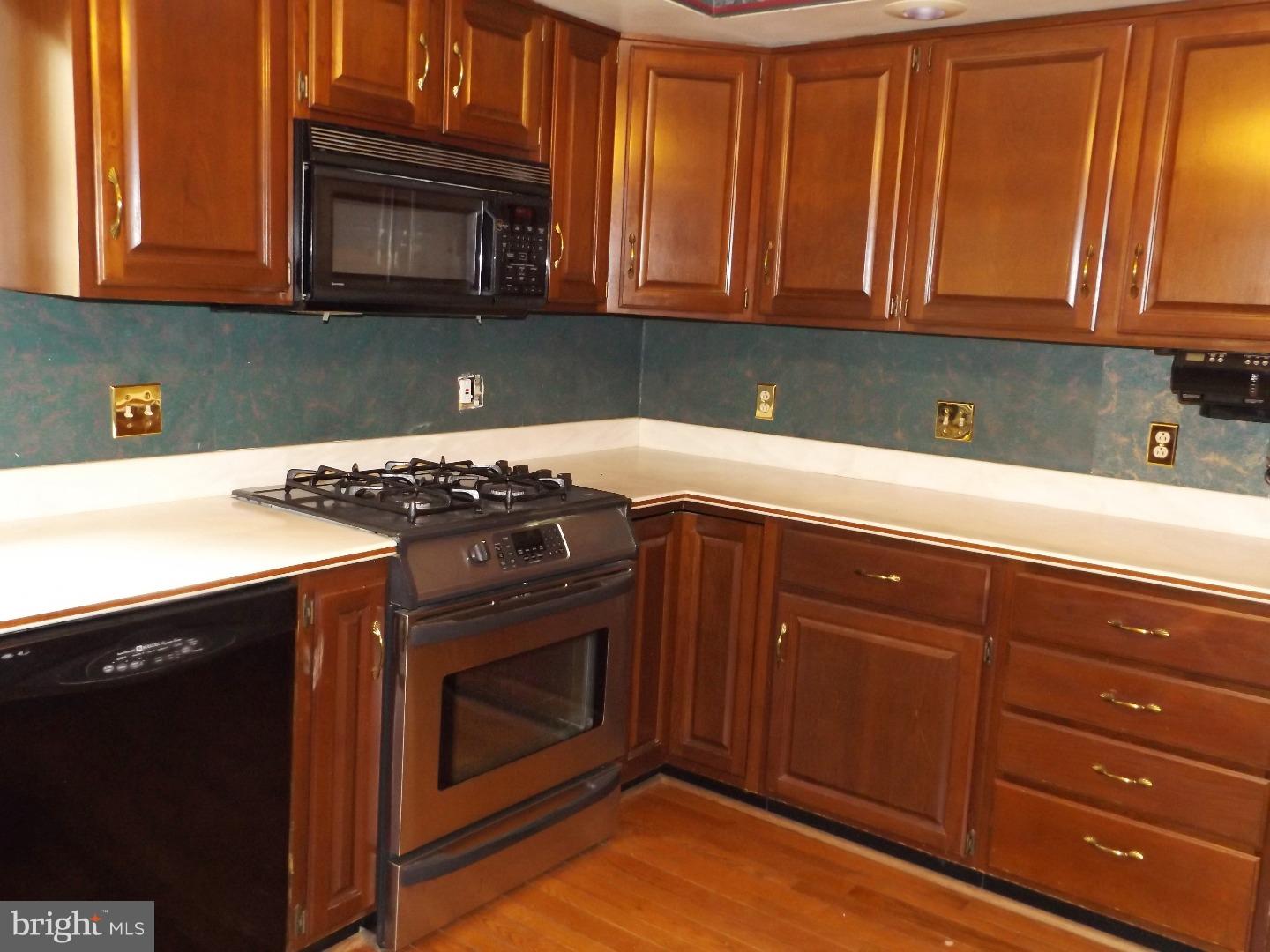 530 East Street Road Warminster, PA 18974 - Photo 8 of 25 Gallery Image 8