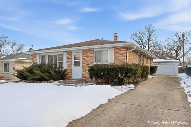 $249,900 | 2015 North Jackson Street, Waukegan, IL 60087