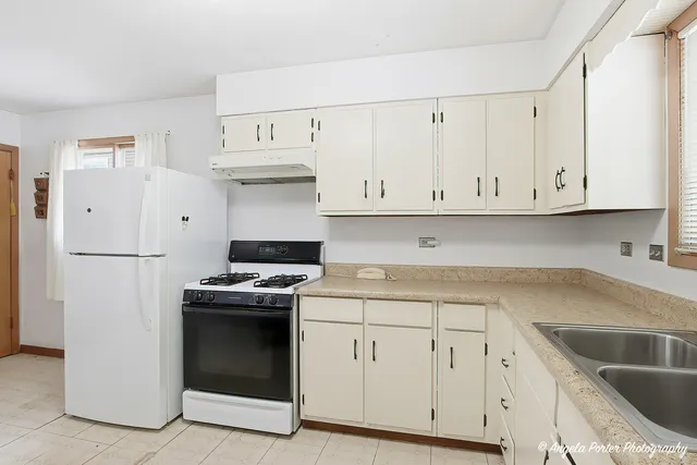 $249,900 | 2015 North Jackson Street, Waukegan, IL 60087