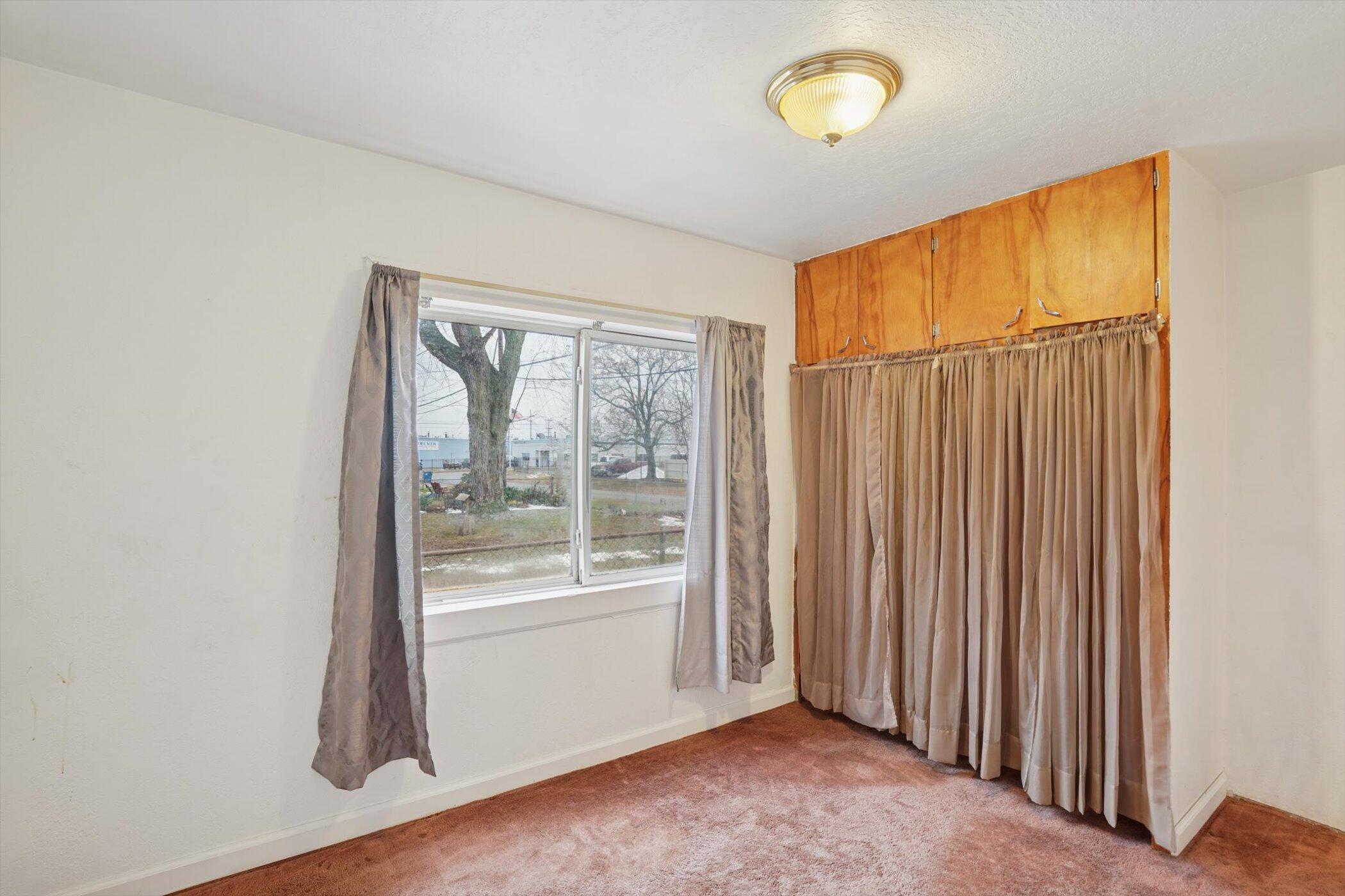 1306 Franklin Avenue Albion, MI 49224 - Photo 5 of 12 05-1306-Franklin-Ave-Albion-MI-49224-Win