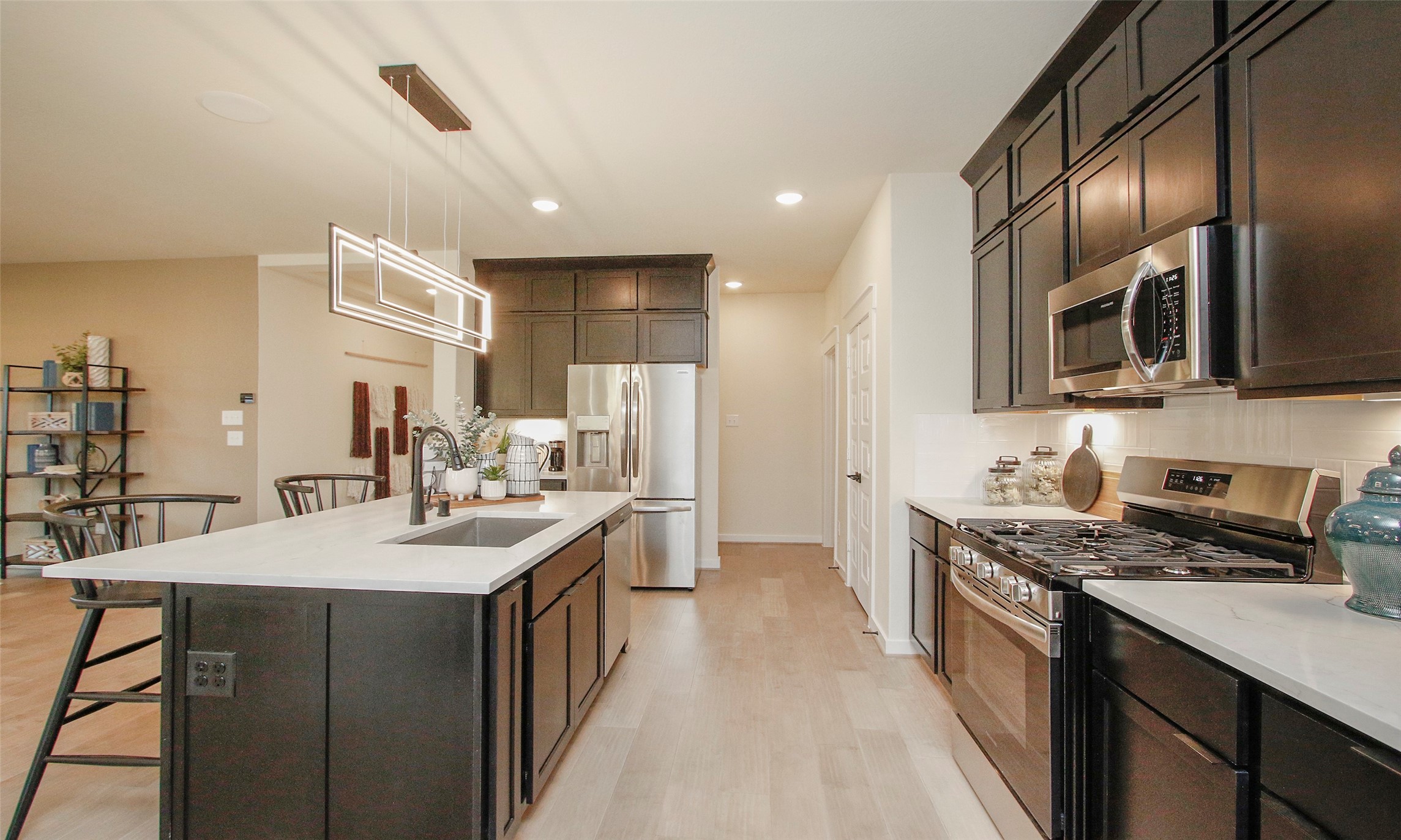 4024 Colony Riv Rock Boulevard Pinehurst, TX 77362 - Photo 5 of 20