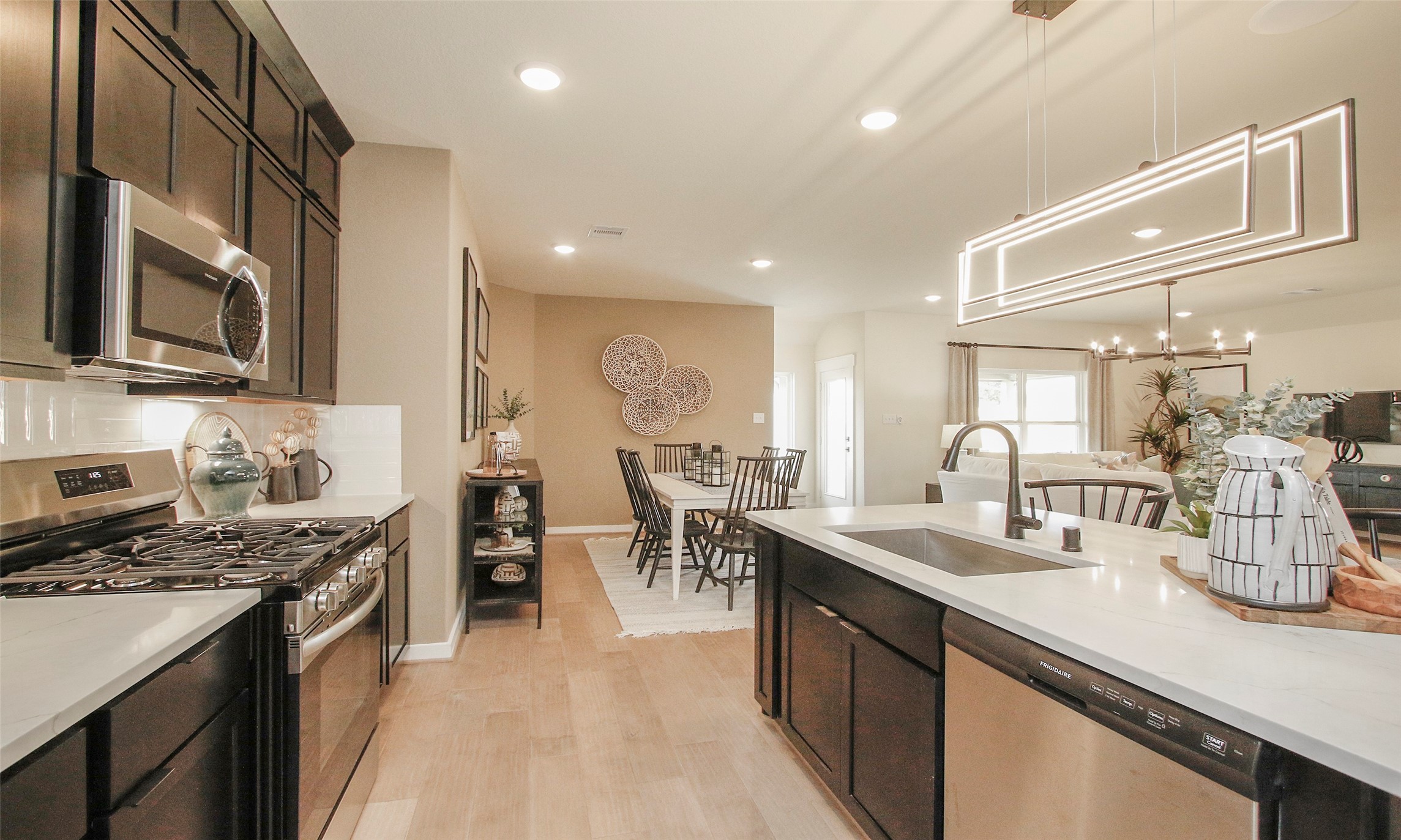 4024 Colony Riv Rock Boulevard Pinehurst, TX 77362 - Photo 6 of 20