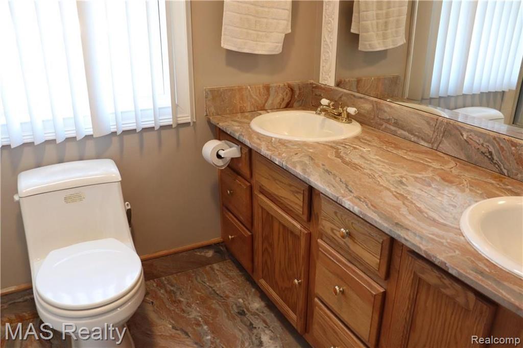 21420 Orchard Lake Road Farmington, MI 48336 - Photo 14 of 27
