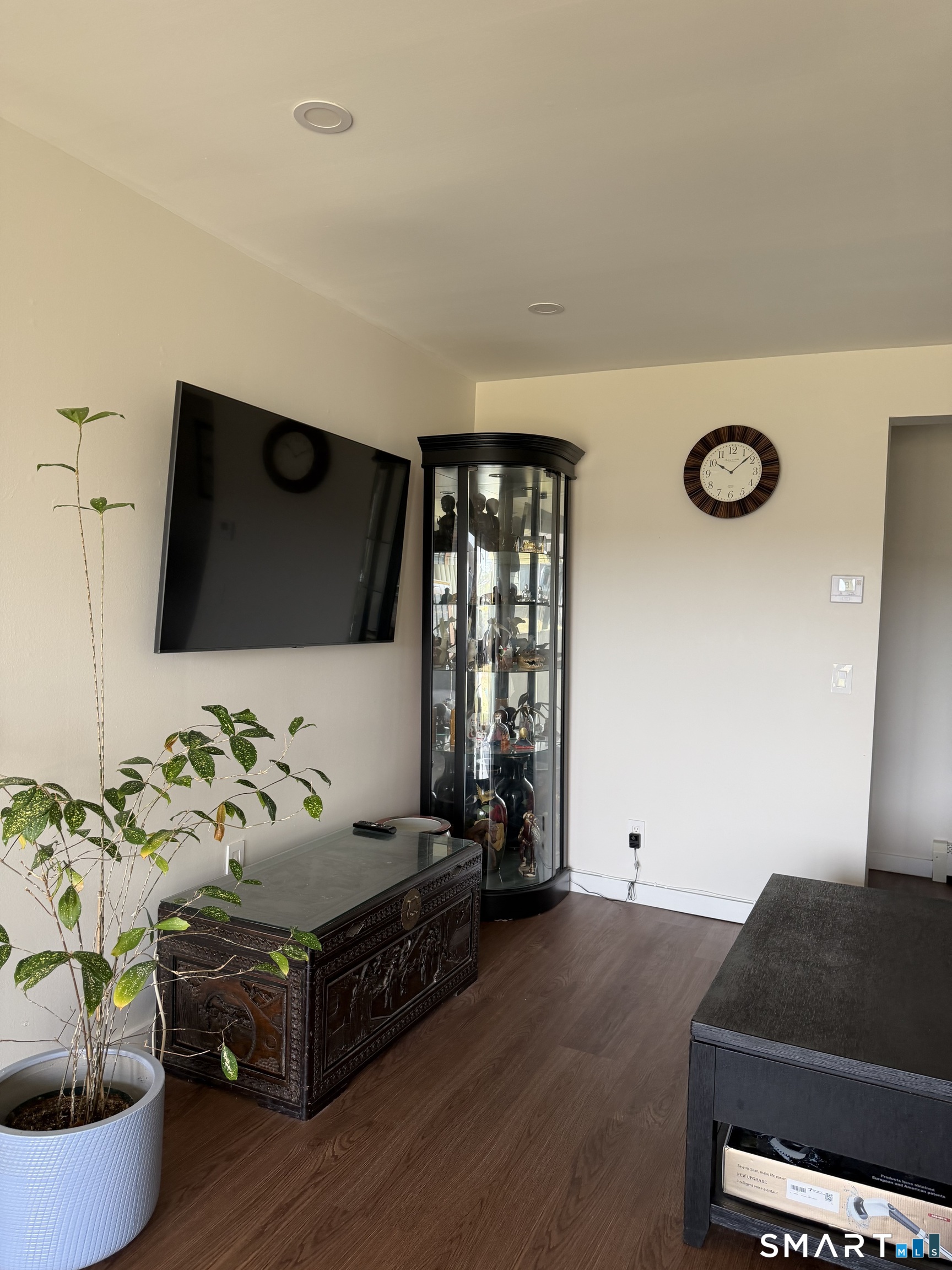 131 Florence Road, Unit 1C Branford, CT 06405 - Photo 7 of 18 a living room with furniture and a flat screen tv