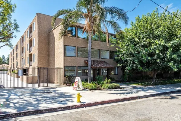 $1,795 | 19050 Sherman Way, Reseda, CA 91335