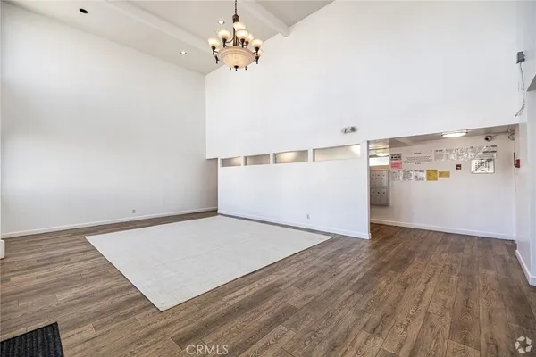 $1,795 | 19050 Sherman Way, Reseda, CA 91335