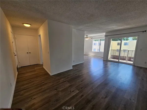 $1,795 | 19050 Sherman Way, Reseda, CA 91335