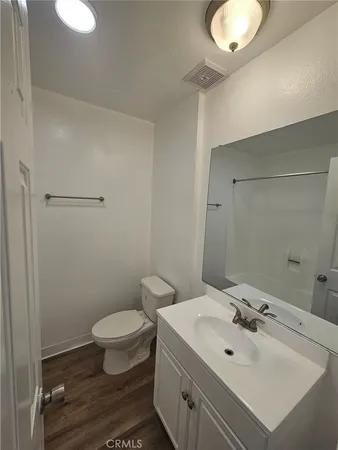 $1,795 | 19050 Sherman Way, Reseda, CA 91335