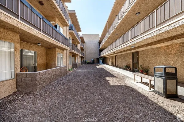 $1,795 | 19050 Sherman Way, Reseda, CA 91335